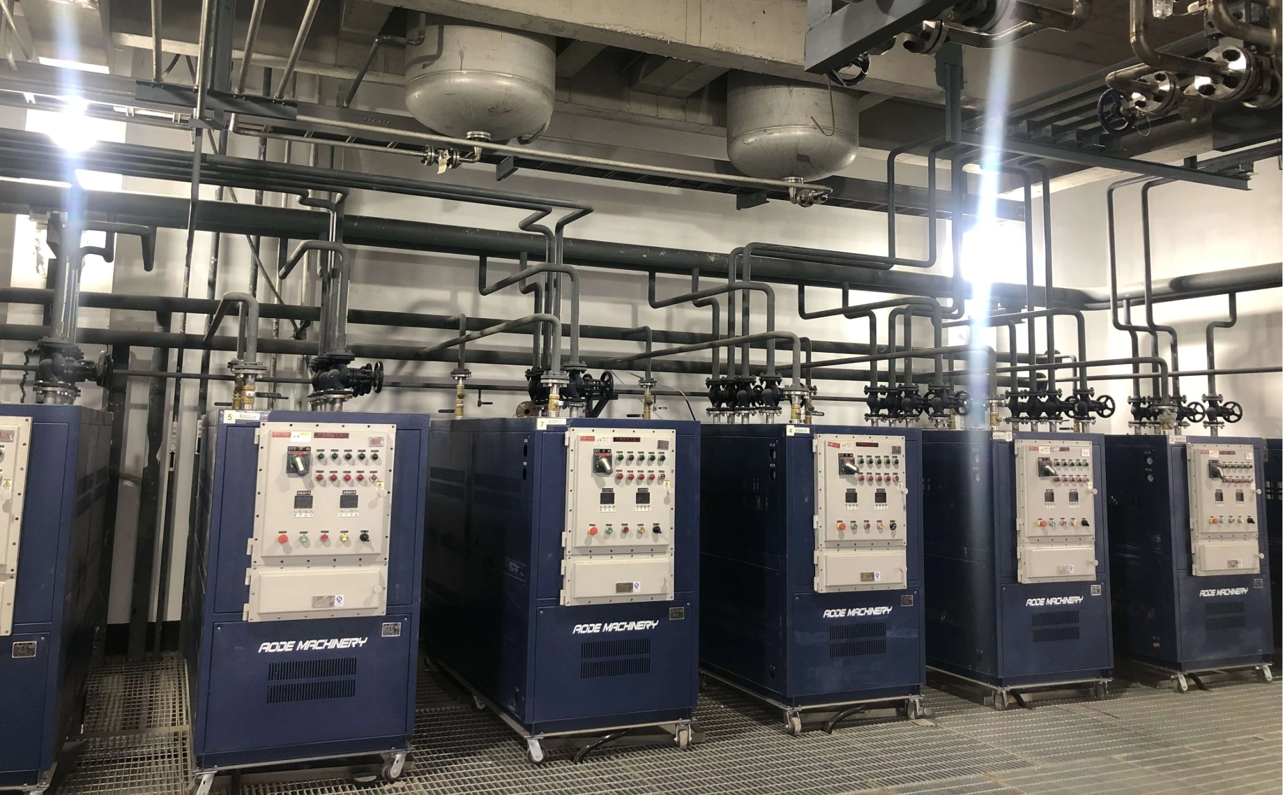 أول دقة تحكم في درجة الحرارة في الصناعة تصل إلى 380 درجة مئوية، ومحرك "ثنائي الاتجاه" للمساعدة في ابتكار مواد أنود الليثيوم