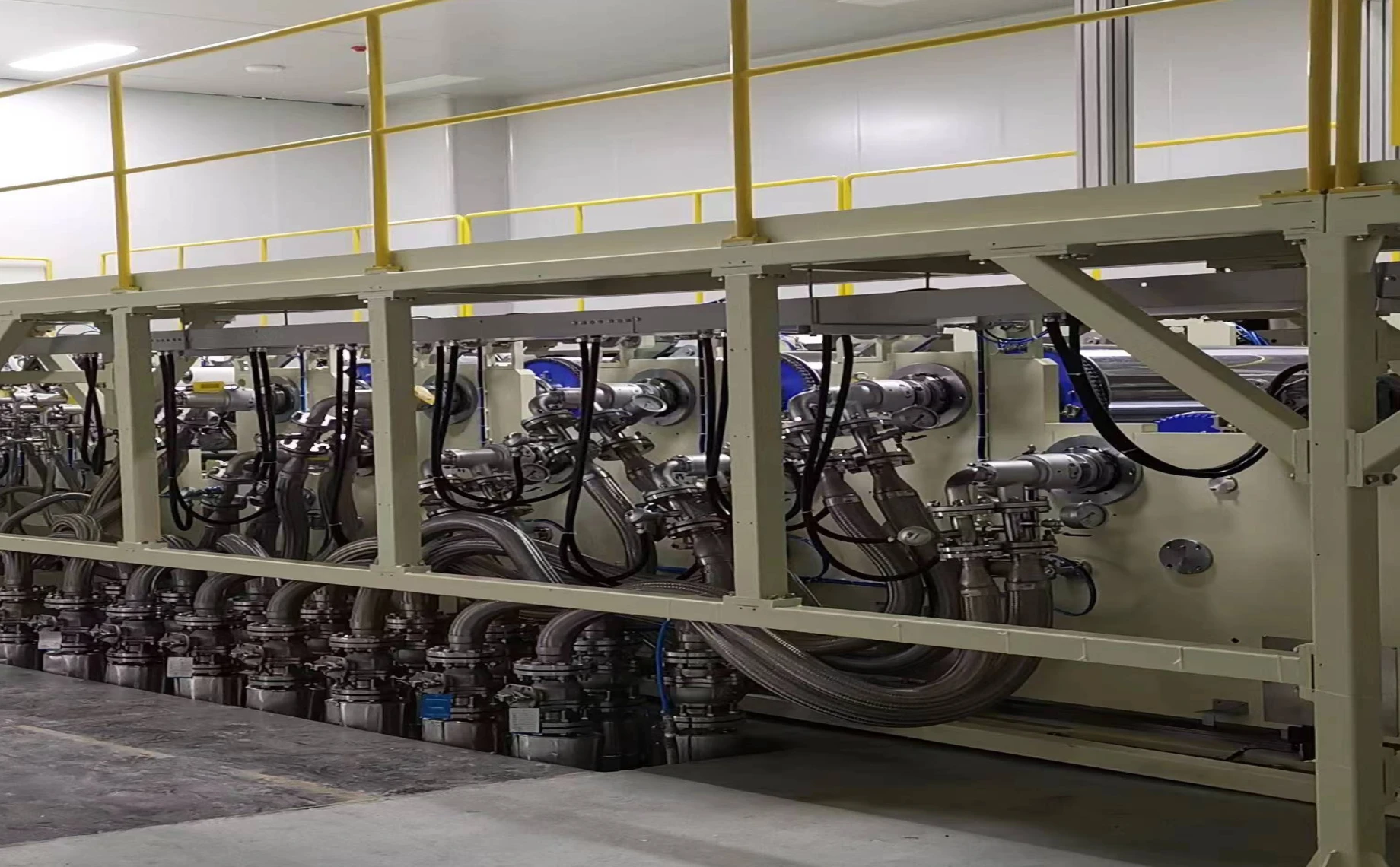 تم تطبيق غلاية زيت حراري تعمل بالغاز من طراز AODE بقدرة 2.5 مليون كيلو كالوري بنجاح في صناعة السينما