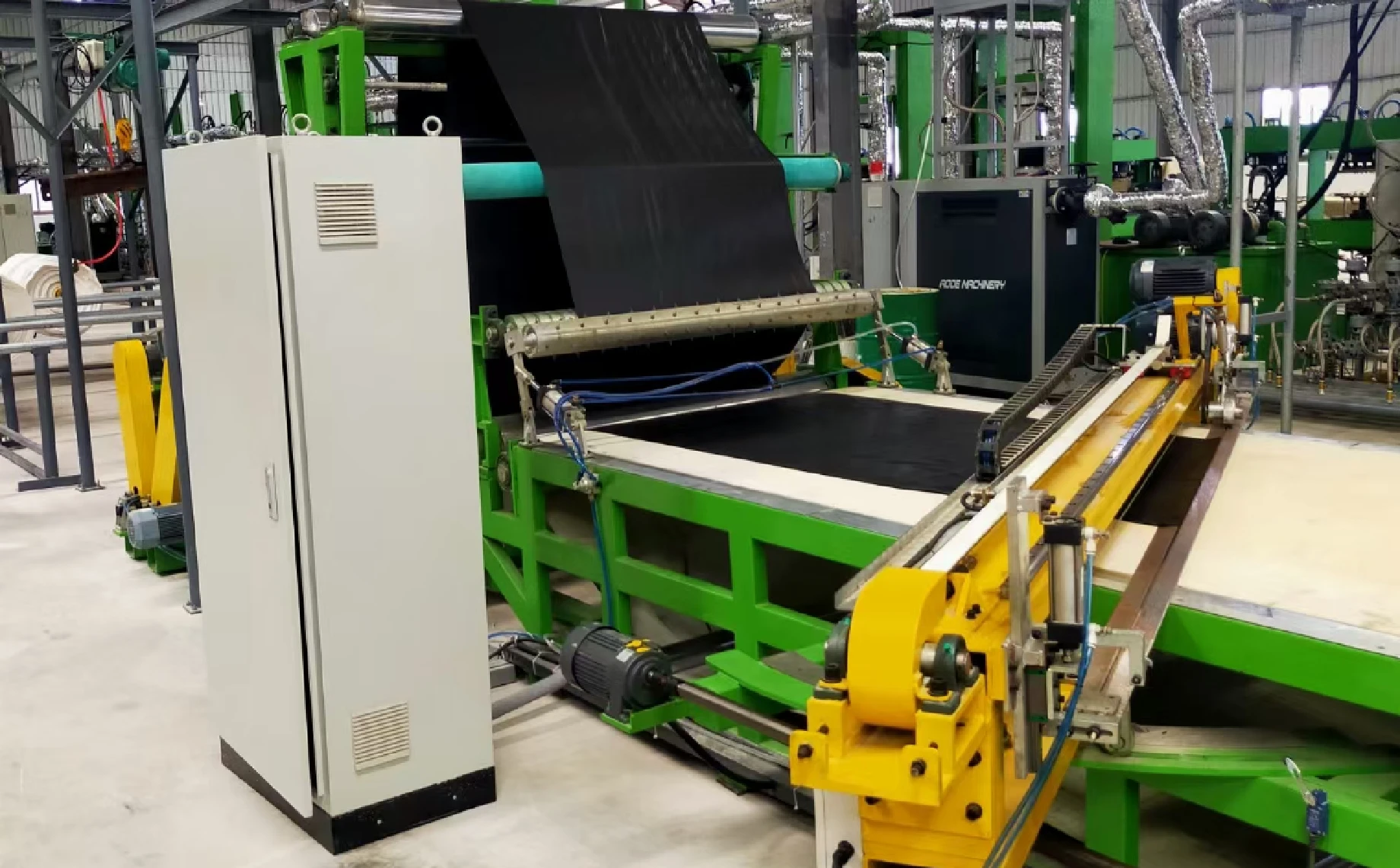 تساعد منظمة AODE شركات الإنتاج السينمائي على تجاوز الصعوبات الرئيسية الثلاث المتمثلة في "حرب الأسعار" وحماية البيئة والرقابة عليها.